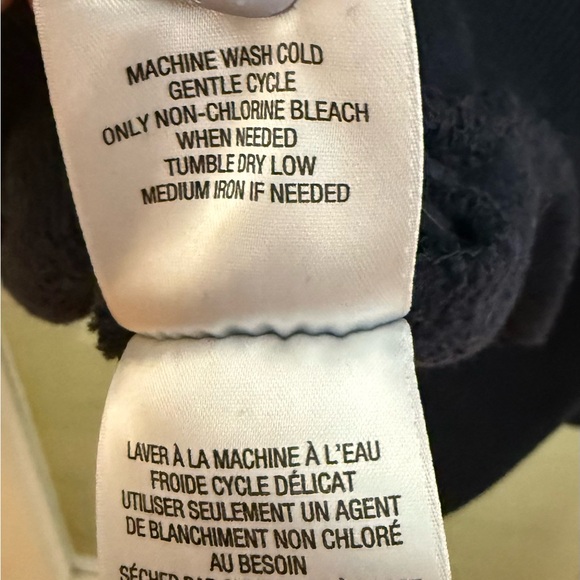 Favorite Aunt Heart Logo Sweatshirt Sz Small EUC - Picture 9 of 10